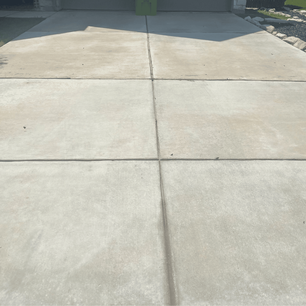 clean driveway thanks to pressure washing