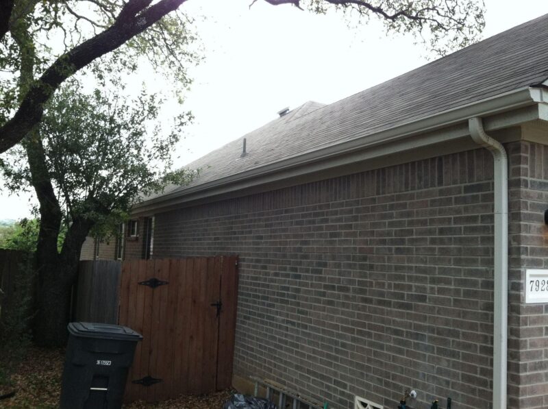 clean roof in san antonio after roof washing services from gleam team